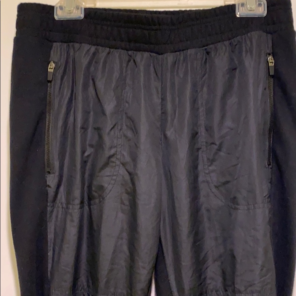 Jogger - Picture 2 of 7